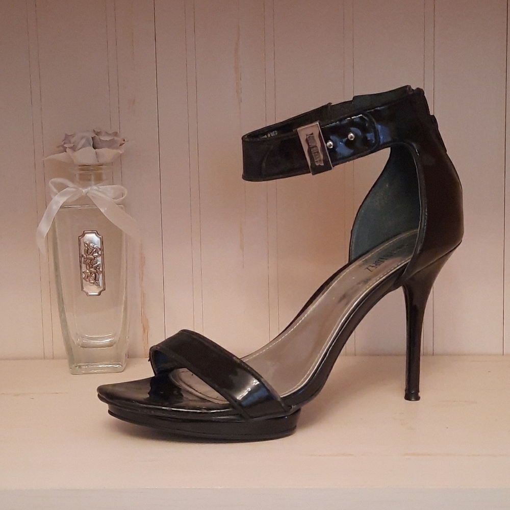 Jennifer Lopez size 10 heels